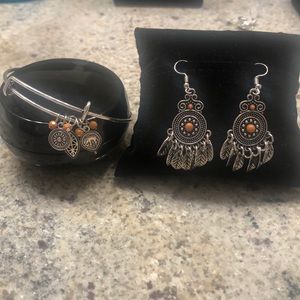 🐘 3/$30 Boho Bracelet and Earrings Set